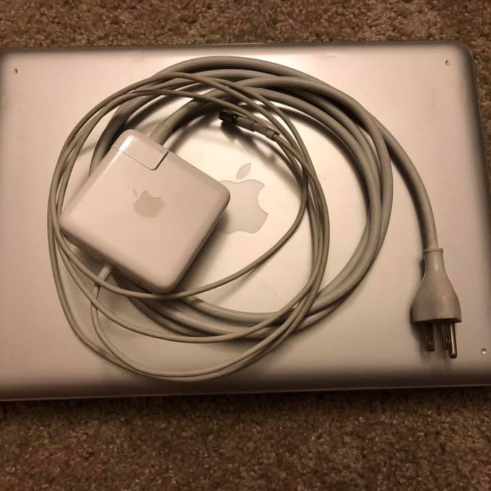 USED 2010 MacBook Pro 13 Inch FAULTY Start Up Disc